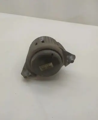 Mercedes-Benz E A207 Engine mount bracket A2042405017