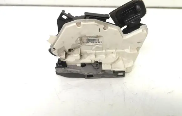 Volkswagen Jetta VI Rear door lock 5K4839015F
