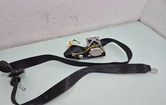 Volkswagen Tiguan Front seatbelt 5N1857705E