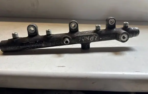 Citroen C5 Fuel main line pipe 0445214019