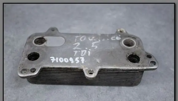 Volkswagen Touareg I Engine oil radiator 