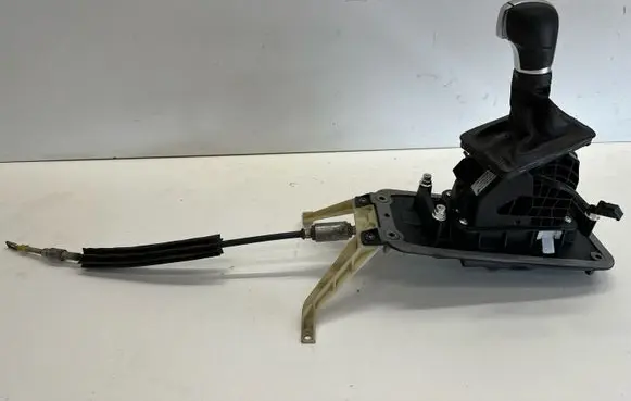 Volkswagen Touareg II Gear shifter/selector 7P1713025E