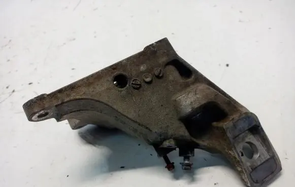 Engine mount bracket
