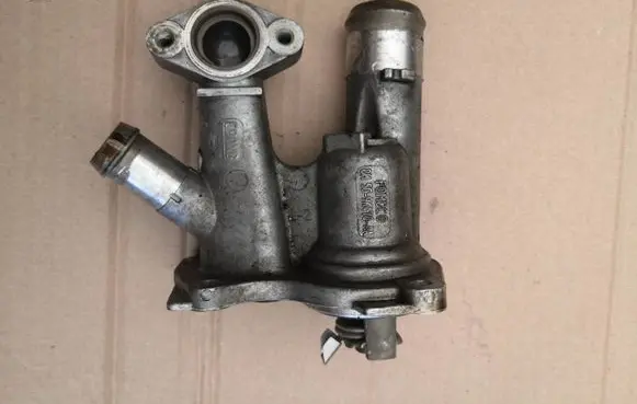 Ford Focus Thermostat housing BM5G-9K478-AA