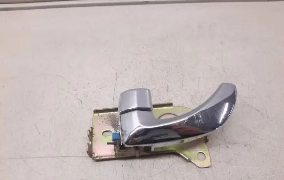 KIA Sorento Front door interior handle 