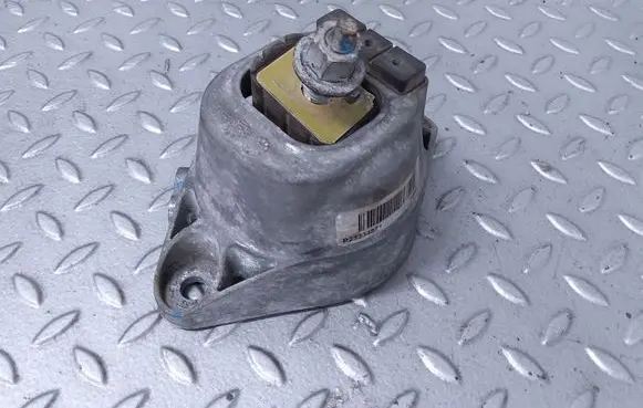 Cadillac ATS Engine mount bracket 23234871 23274000 22965574