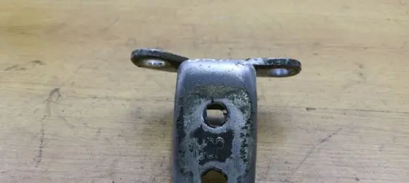 Honda CR-V Rear door lower hinge