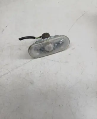 Volkswagen PASSAT B5.5 Front fender indicator light 1J0949117