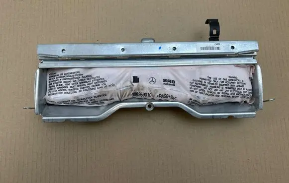 Mercedes-Benz C W204 Knee airbag 305669599AR