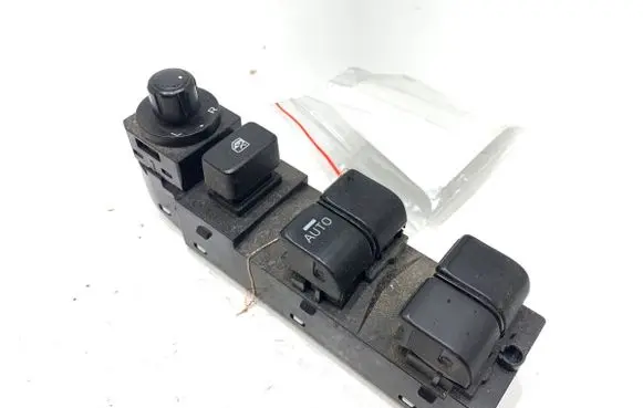 Mazda 3 II Electric window control switch BHR966350