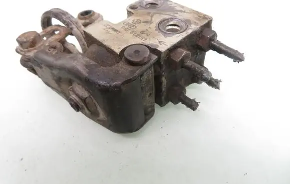Skoda Octavia Mk1 (1U) Brake power pressure regulator 1H0512151