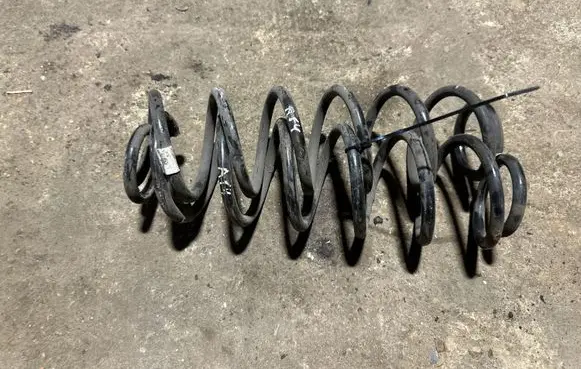 Volkswagen Golf VII Rear coil spring