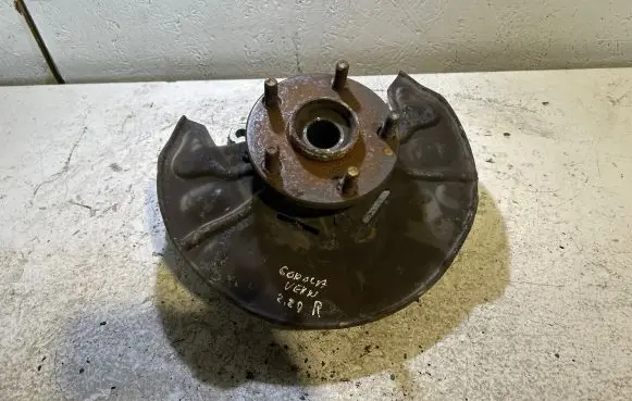 Toyota Corolla Verso AR10 Front wheel hub