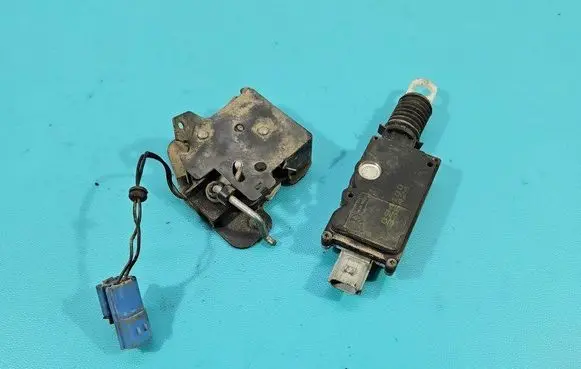 Land Rover Freelander Tailgate/trunk/boot lock/catch/latch 094100336424 IMPRK1484261