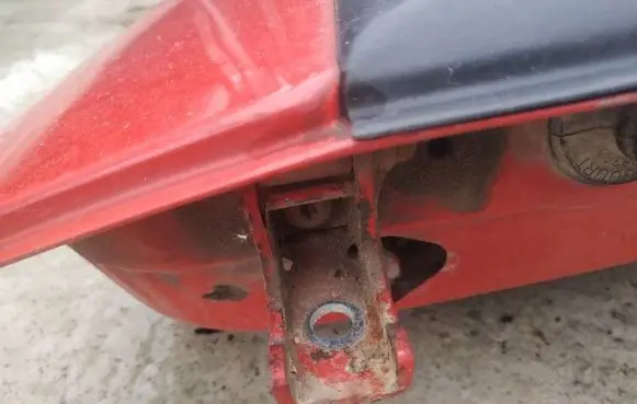 Peugeot 206 Rear door lower hinge