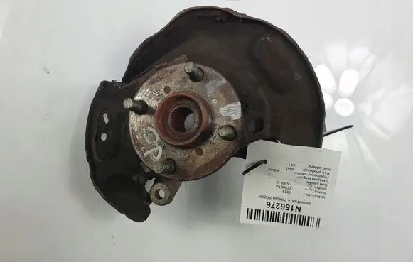 Toyota Yaris Front wheel hub spindle knuckle