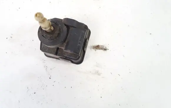 Opel Omega B1 Headlight level adjustment motor 00728230 007282-30