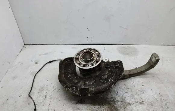 Front wheel hub spindle knuckle