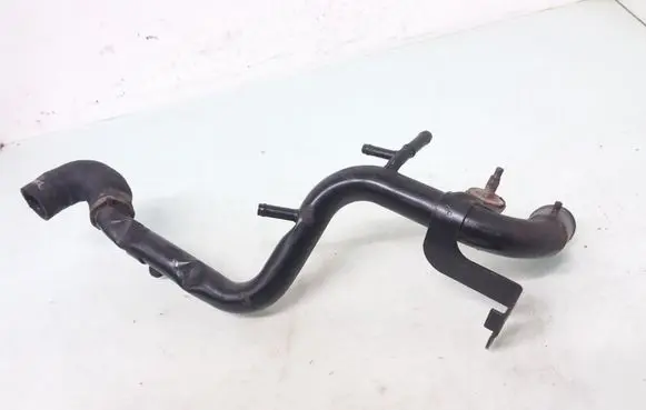 Volkswagen PASSAT B5 Engine coolant pipe/hose 038121071F