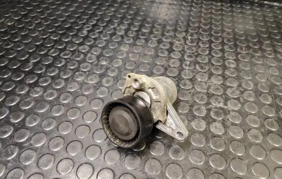 Nissan Qashqai Alternator belt tensioner 117505337r