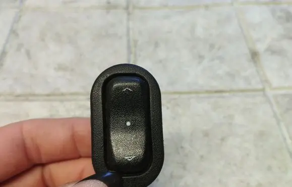 Opel Zafira A Electric window control switch 13363100 90561388