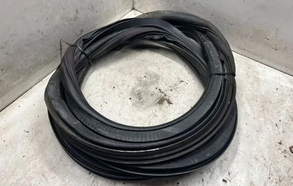 Mercedes-Benz Vito Viano W639 Front door rubber seal 
