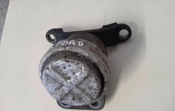 Ford Mondeo MK IV Engine mount bracket
