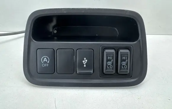 Mitsubishi Space Star Other switches/knobs/shifts 8011C447ZZ