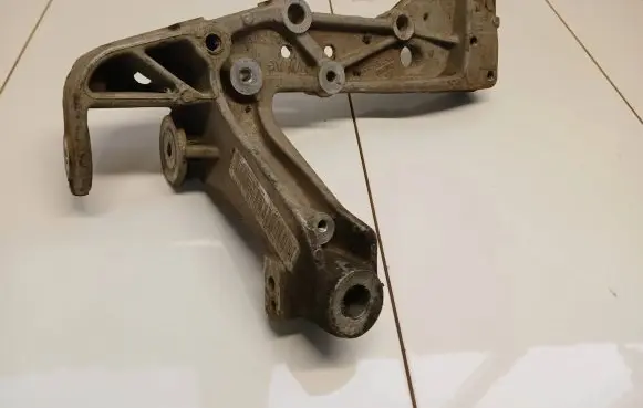 Volkswagen Golf VI Engine mounting bracket 1K0199295