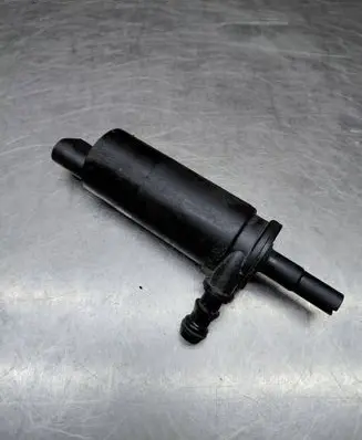 BMW 6 E63 E64 Headlight washer pump 8377613