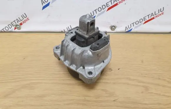 BMW 5 F10 F11 Engine mount bracket