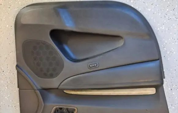 Dodge Durango Front door card panel trim 6UM211X9AB 7520750 20149002641703