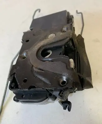 Peugeot 607 Front door lock 3393A AVG