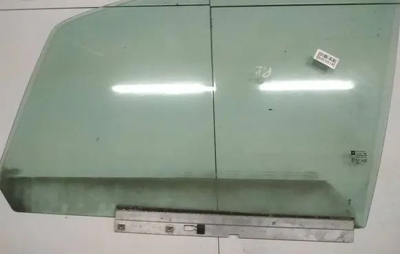 Opel Zafira B Front door window glass four-door as2