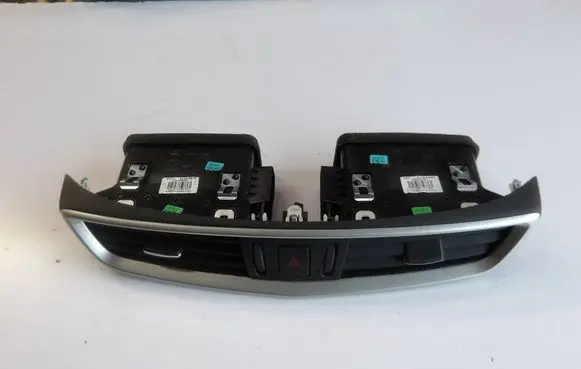 Nissan Qashqai Dash center air vent grill 687504EA0A PG05LZ08 30490054C