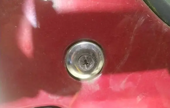 Citroen Berlingo Front door lock (next to the handle) 