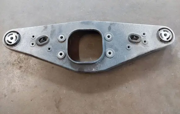 Mercedes-Benz E W211 Rear differential/diff mount bracket A2303521806