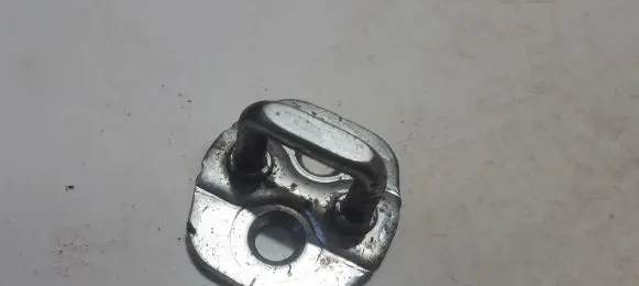 Nissan X-Trail T30 Front door lock loop/hook striker 