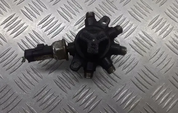 Ford Focus Fuel distributor 4M5Q-9D2809B