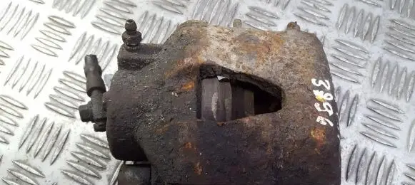 Volkswagen Golf IV Front brake caliper