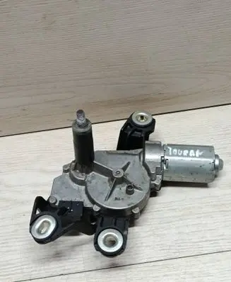 Volkswagen Touran II Rear window wiper motor 0390201216 5K6955711B