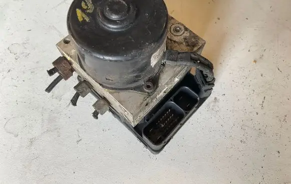 Chrysler Voyager ABS Pump P0472165AB