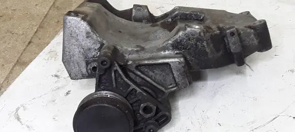 Volkswagen PASSAT B5 Engine mounting bracket 038260885C