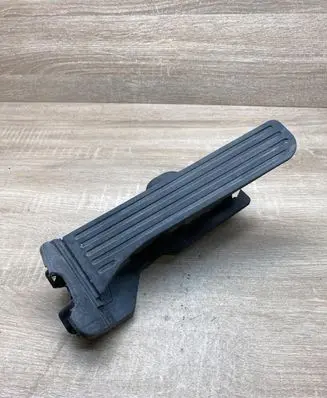 Volkswagen Scirocco Accelerator throttle pedal 1K2721503M 6PV008745