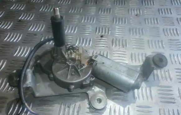 Ford Mondeo MK I Rear window wiper motor 0390201522