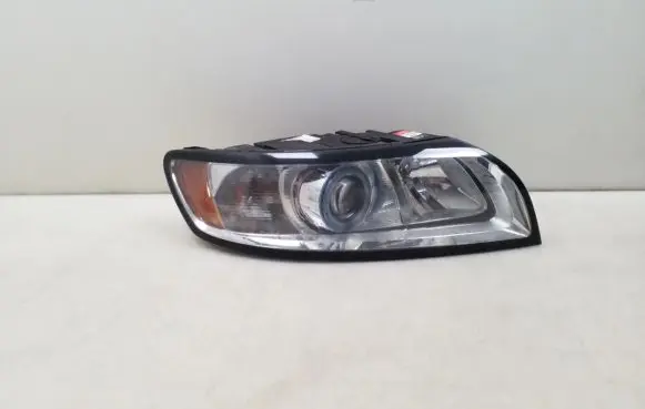 Volvo V50 Headlight/headlamp 30763038