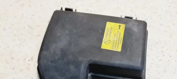 Volvo S60 Fuse box cover 8645259