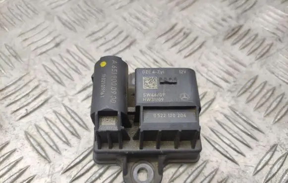 Mercedes-Benz E C207 W207 Glow plug pre-heat relay A6519000900