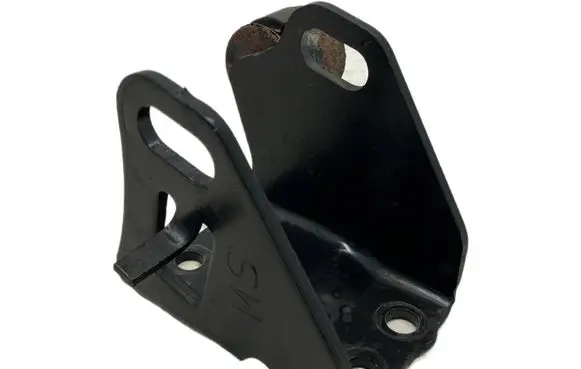 Toyota Avensis T270 Engine mounting bracket 