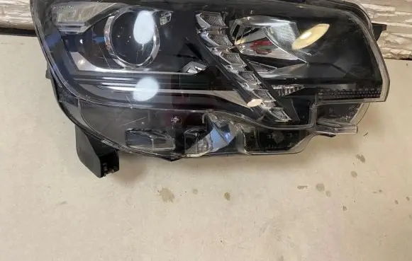 Peugeot Rifter Headlight/headlamp 9816827180